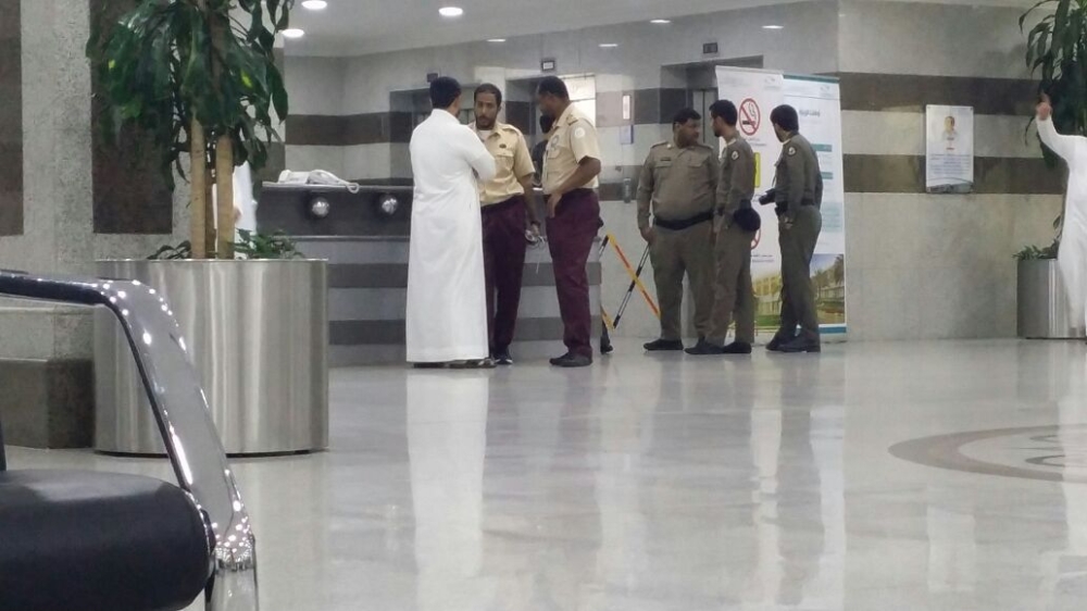 مسلح يقتل حارس أمن بمستشفى جامعة الملك فهد بالخبر بجريدة مكة المكرمة
