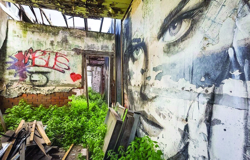 u0648u062cu0647 u0627u0644u0645u0631u0623u0629 u0639u0644u0649 u062cu062fu0631u0627u0646 u0627u0644u0645u0646u0632u0644               (Daily Mail)