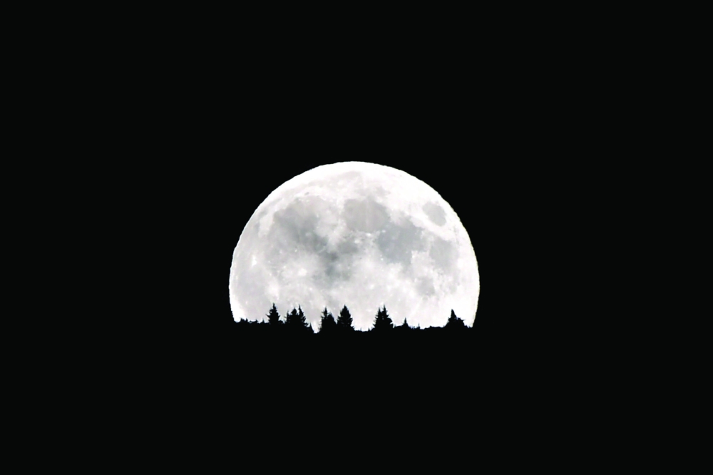 u0627u0644u0642u0645u0631 u0627u0644u0639u0645u0644u0627u0642 u0641u0648u0642 u062cu0628u0627u0644 u0627u0644u062fu0648u0644u0648u0645u064au062a u0628u0634u0645u0627u0644 u0625u064au0637u0627u0644u064au0627                                        (u0623 u0641 u0628) 