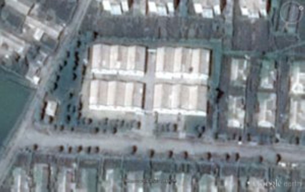 صورة من قوقل إيرث من السوق العام في مجمع سكني في مركز أبحاث يونجبيون النووي