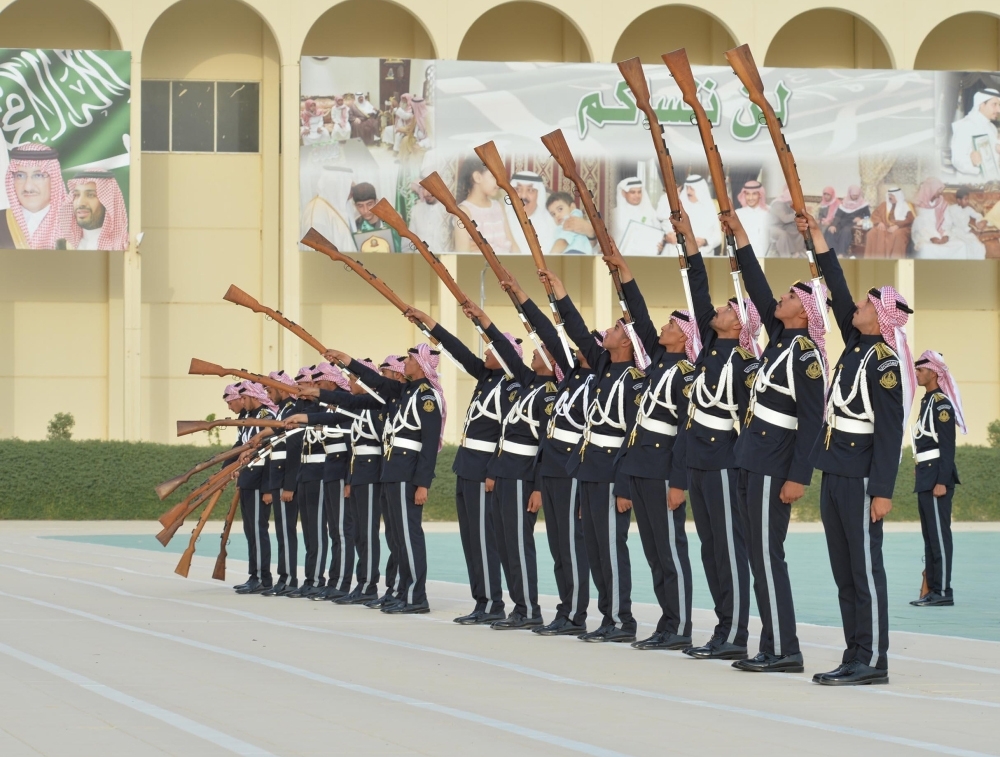 متعب بن عبدالله يرعى حفل تخريج الدفعة الـ28 والدفعة الـ33 من طلبة كلية الملك خالد العسكرية | صحيفة مكة