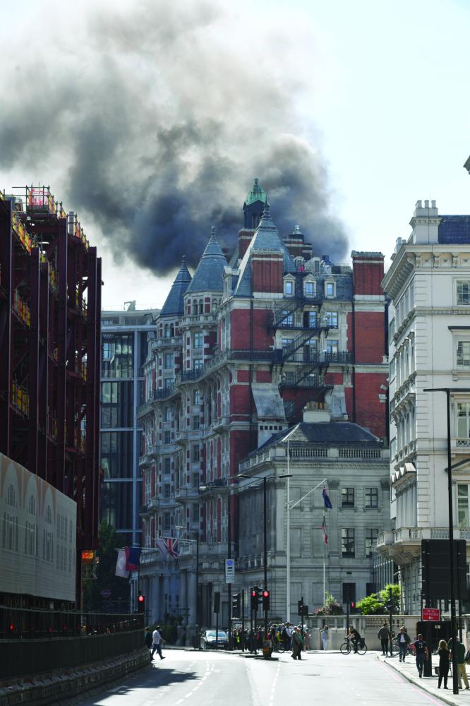 nnnnnnnu0627u0644u062fu062eu0627u0646 u064au062au0635u0627u0639u062f u0645u0646 u0622u062bu0627u0631 u0627u0644u062du0631u064au0642 u0641u064a u0627u0644u0641u0646u062fu0642  (u062f u0628 u0623)