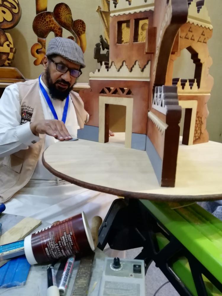 من مشاركة حرفيو القصيم بالسوق (مكة)