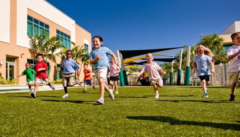 أطفال يمارسون الرياضة (مكة)