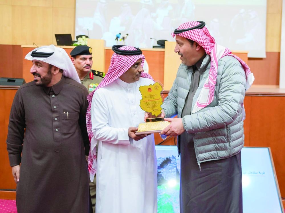 .. ولدى تكريمه الزهراني (واس)