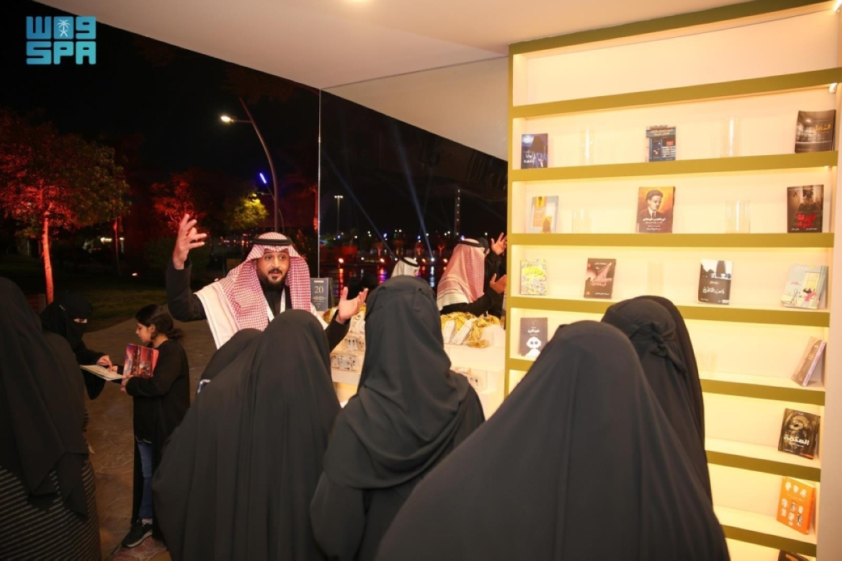 تفعيلة «عطر وورق» تقدم تجربة. حسية لزوار مهرجان الكتاب والقراء بالطائف 