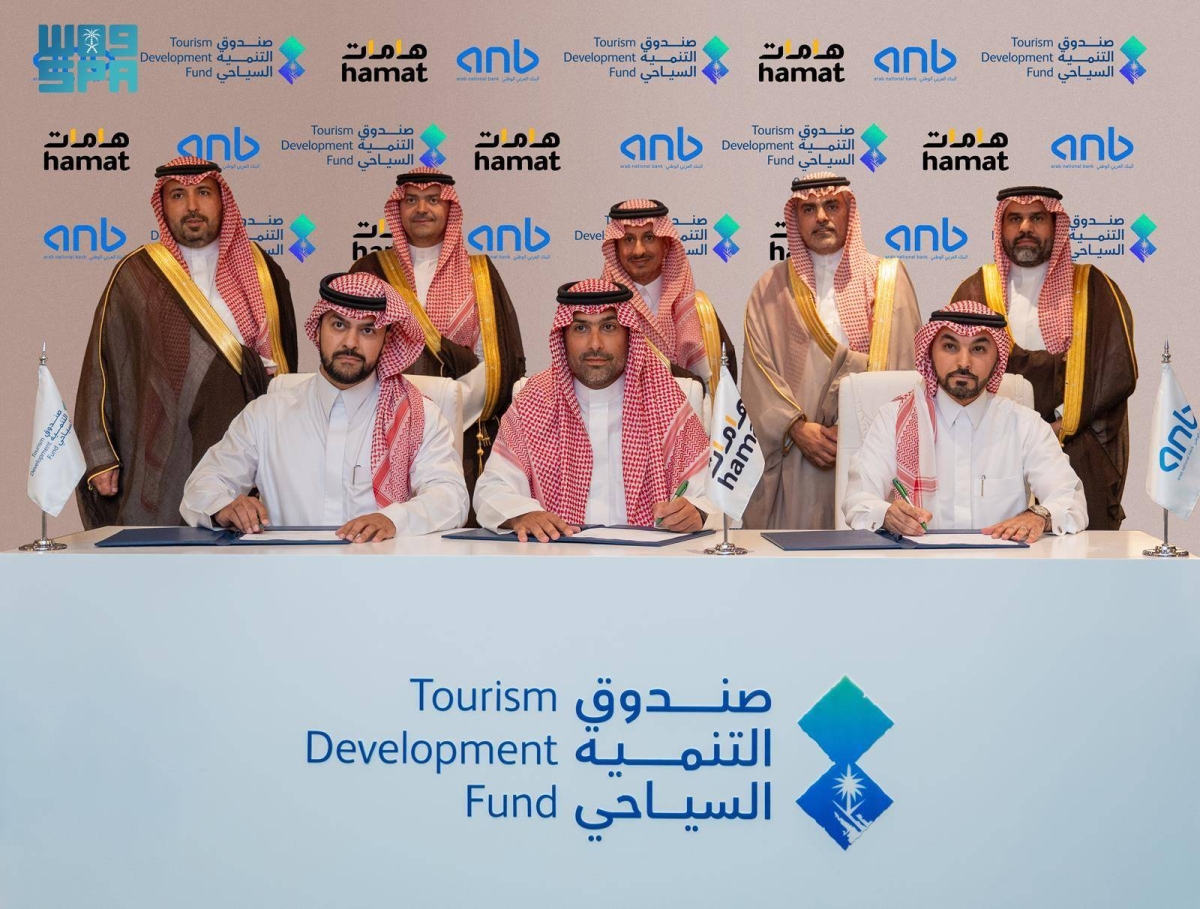 وزير السياحة يرعى توقيع اتفاقية تمويل «مسار مول» 