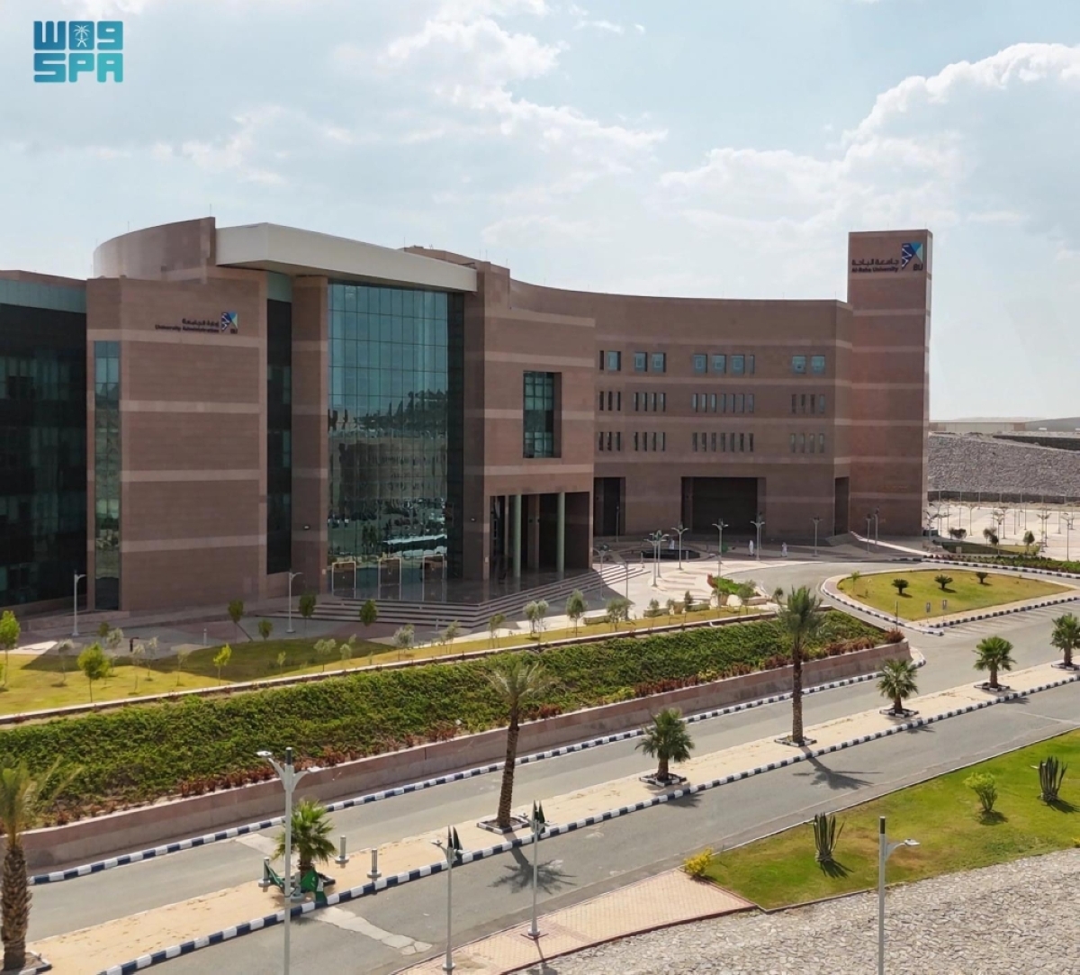 جامعة الباحة توسع التشجير
وتزيد مسطحاتها الخضراء بأكثر من 10 آلاف متر مربع