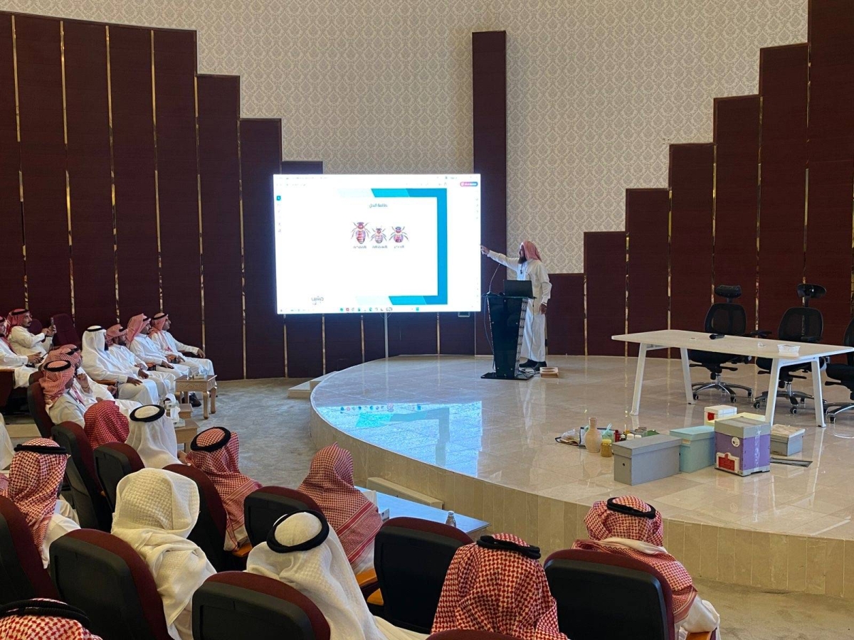  ورشة ملكات النحل في عسير 