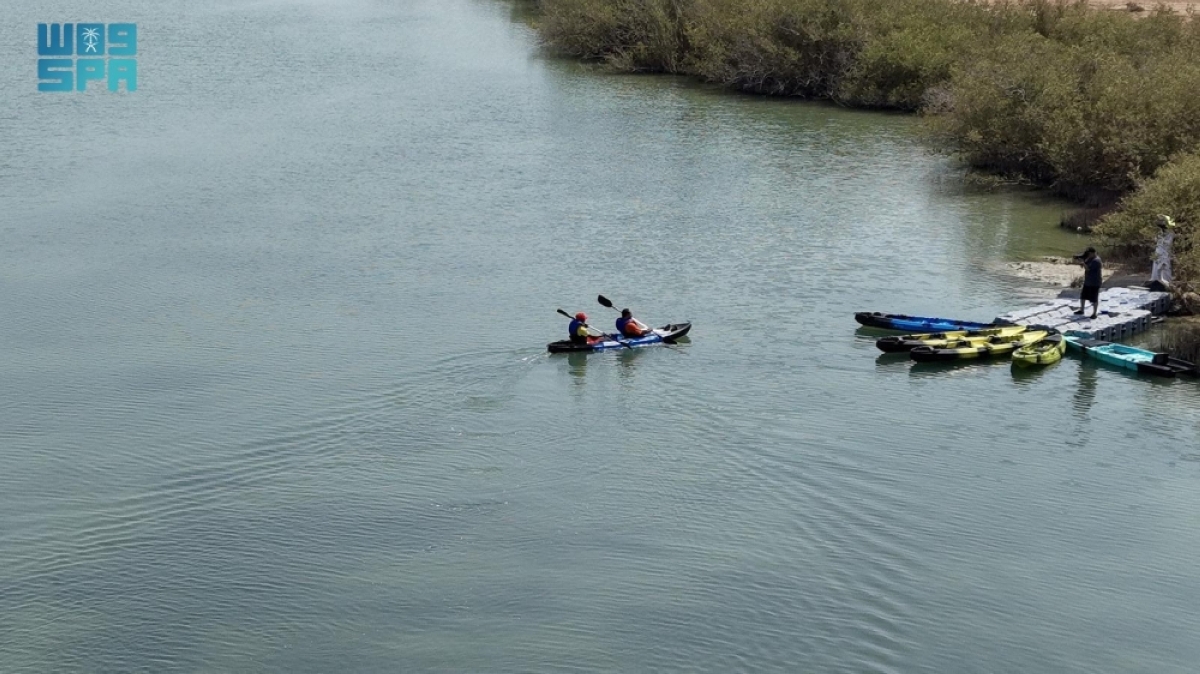 رياضة التجديف بالكاياك تجذب زوار فعاليات «ليالي الحريد 22 »