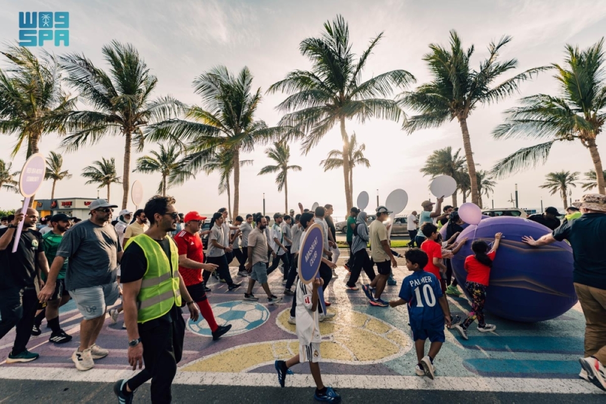 «سباق الكرة العملاقة»... فعالية مجتمعية على كورنيش محافظة جدة 