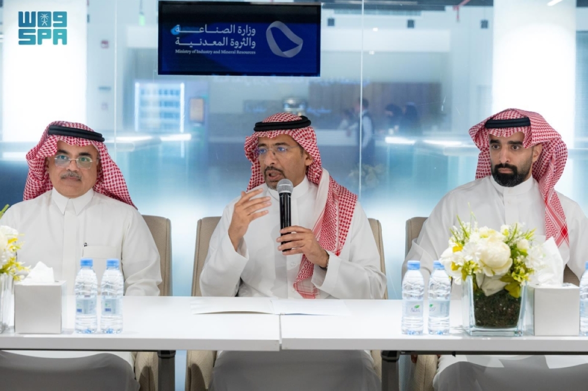 وزارة الصناعة تستعرض. الفرص الصناعية في المشروعات الكبرى 