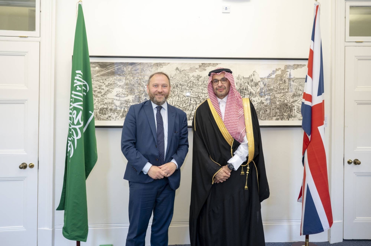 مساعد وزير الثقافة يلتقي وزير الدولة للصناعات الإبداعية والإعلام والفنون البريطاني 